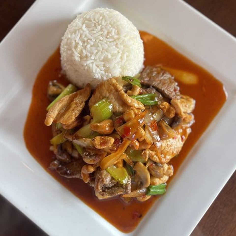 Thai Time's stir-fried chicken and vegetables with mushrooms and onions, served with white rice.